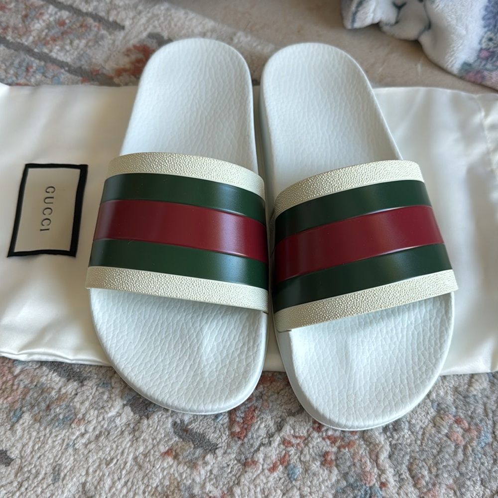 Gucci unisex slides size 6 -7 for men. Women 8- 8.5 -